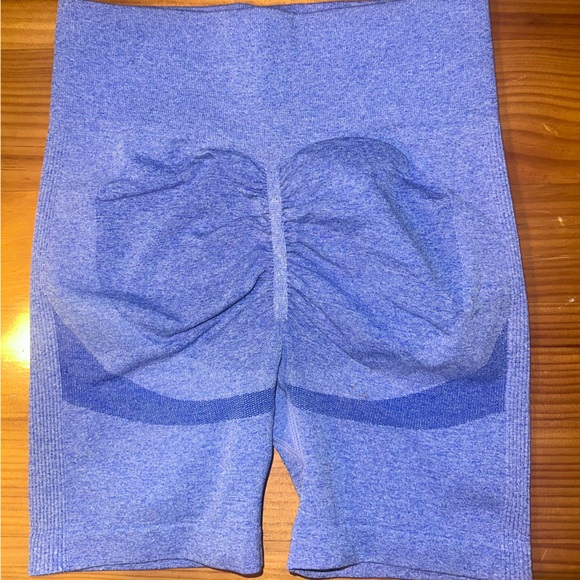 Women’s blue contour high waisted yoga shorts w/scrunch in size medium - Picture 4 of 4
